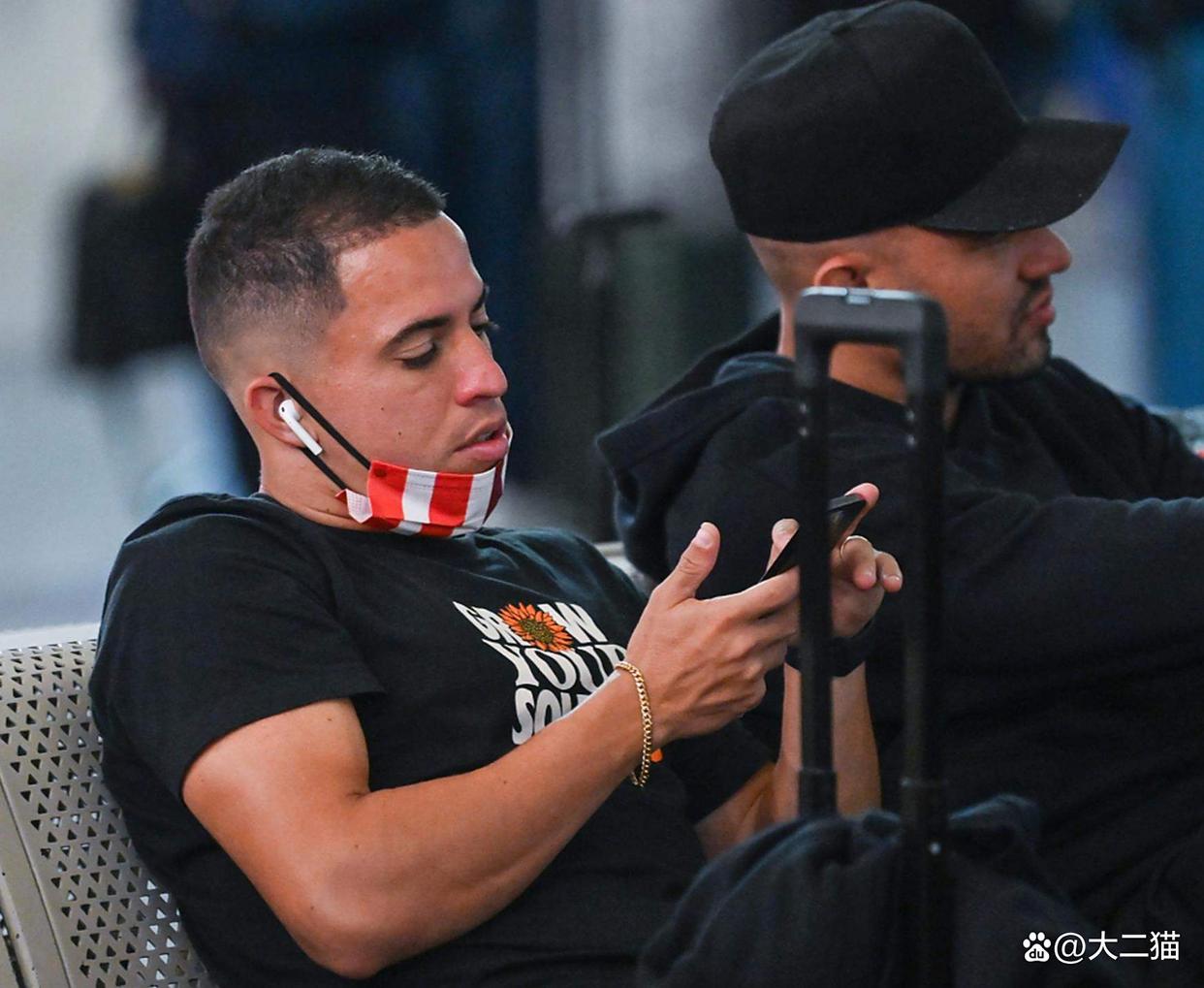 博彩网址导航-关于费耶诺德窗口期再遭质疑成都蓉城刷新队史纪录备战英超，网友：风云突变巴塞罗那赛后更衣室发声的信息