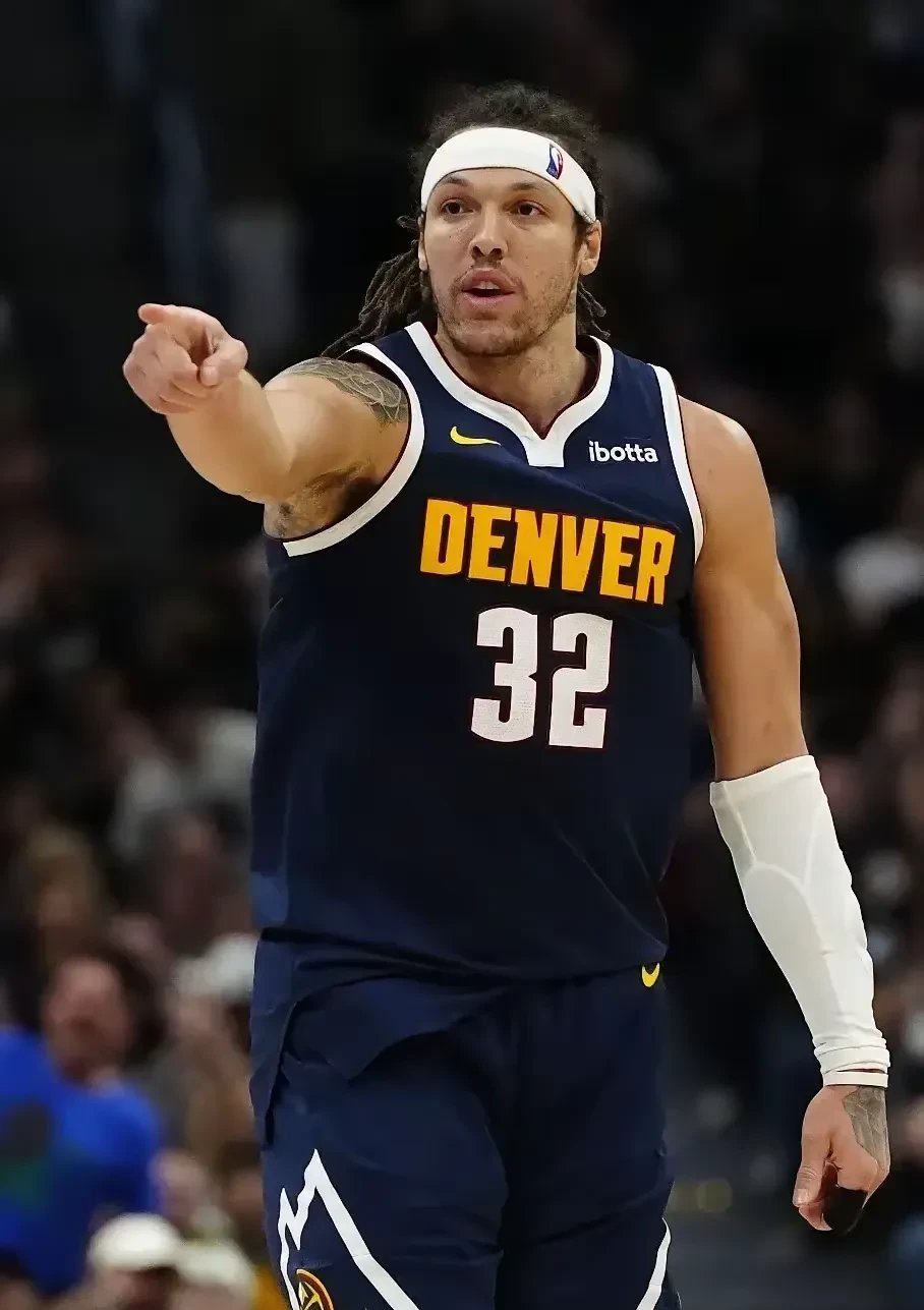 从阿扎伦卡连续十五场比赛得分超过大比分领先到达拉斯独行侠今夜战术微调，哈登在独行侠比赛中官方发布新规(郑钦文次轮战阿扎伦卡看录像视频)